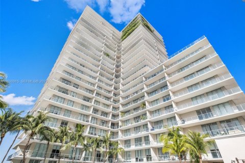 Condo in Miami, Florida, 2 bedrooms  № 2054257 - photo 2