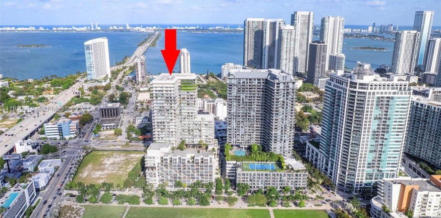 Condo in Miami, Florida, 2 bedrooms  № 2054257