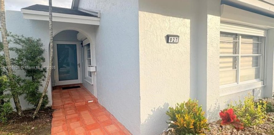 Villa ou maison à Miami, Floride 3 chambres, 158.03 m2 № 1965415