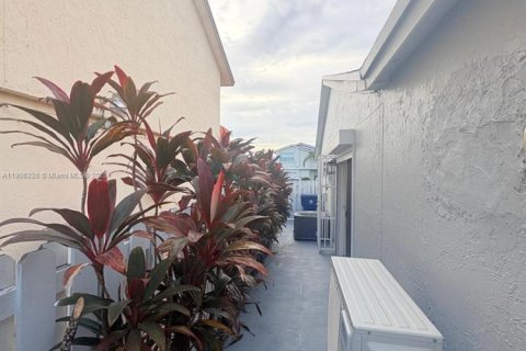 Снять в аренду виллу или дом в Майами, Флорида 3 спальни, 158.03м2, № 1965415 - фото 23