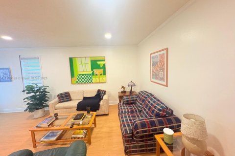 Villa ou maison à louer à Miami, Floride: 3 chambres, 158.03 m2 № 1965415 - photo 6