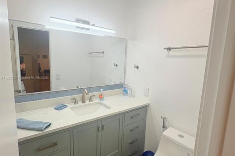 Снять в аренду виллу или дом в Майами, Флорида 3 спальни, 158.03м2, № 1965415 - фото 20