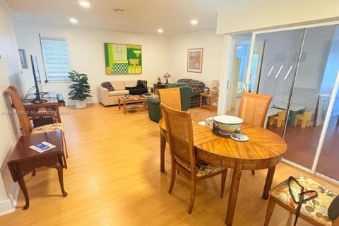 Villa ou maison à louer à Miami, Floride: 3 chambres, 158.03 m2 № 1965415 - photo 9