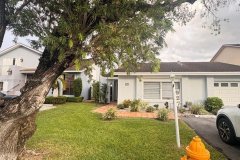 Villa ou maison à louer à Miami, Floride: 3 chambres, 158.03 m2 № 1965415 - photo 3