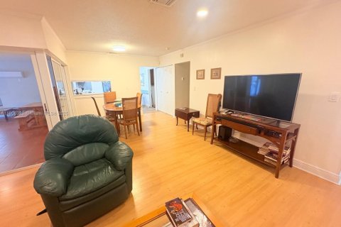 Villa ou maison à louer à Miami, Floride: 3 chambres, 158.03 m2 № 1965415 - photo 7