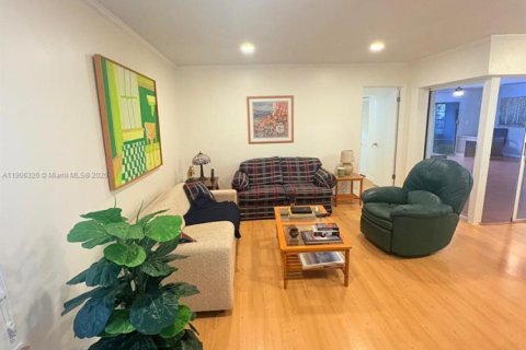 Villa ou maison à louer à Miami, Floride: 3 chambres, 158.03 m2 № 1965415 - photo 8