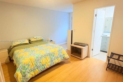 Снять в аренду виллу или дом в Майами, Флорида 3 спальни, 158.03м2, № 1965415 - фото 12