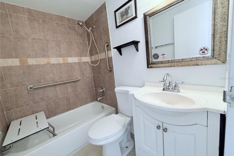 Condo in Merrit Island, Florida, 2 bedrooms  № 1777033 - photo 17