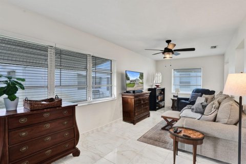Villa ou maison à vendre à Boynton Beach, Floride: 2 chambres, 122.35 m2 № 2414373 - photo 13