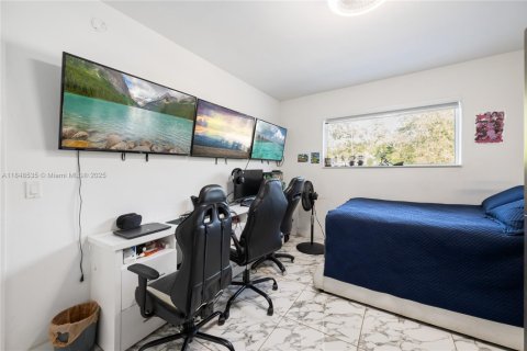 House in North Miami, Florida 4 bedrooms № 1936462 - photo 10