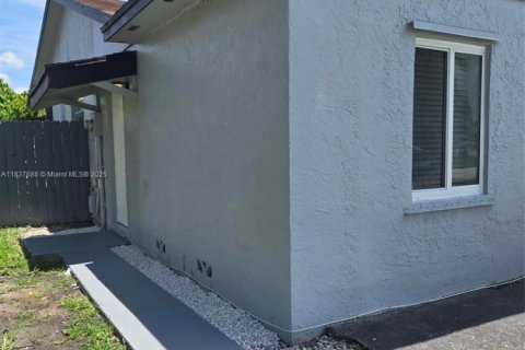 Immobilier commercial à louer à Homestead, Floride: 1 chambre, 127.65 m2 № 1822178 - photo 1