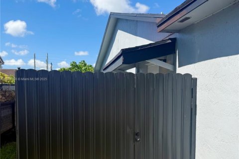 Immobilier commercial à louer à Homestead, Floride: 1 chambre, 127.65 m2 № 1822178 - photo 12