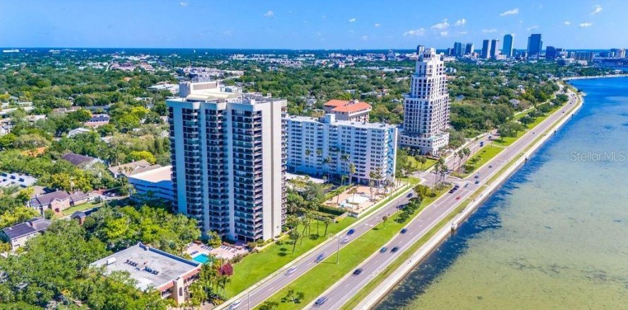 Condo in Tampa, Florida, 2 bedrooms № 1112634