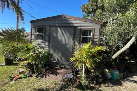 House in Port St. Lucie, Florida 3 bedrooms, 163.97 sq.m. № 2281393 - photo 13