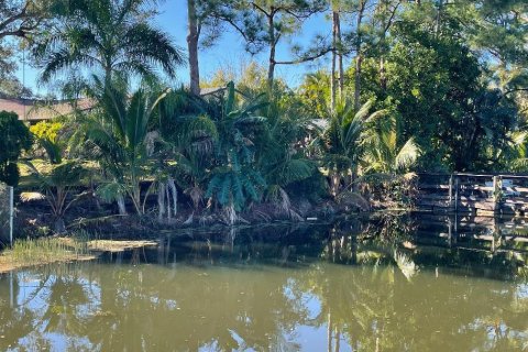 House in Port St. Lucie, Florida 3 bedrooms, 163.97 sq.m. № 2281393 - photo 4
