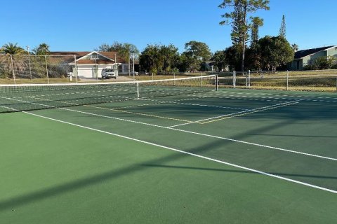 House in Port St. Lucie, Florida 3 bedrooms, 163.97 sq.m. № 2281393 - photo 24