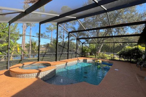 House in Port St. Lucie, Florida 3 bedrooms, 163.97 sq.m. № 2281393 - photo 6