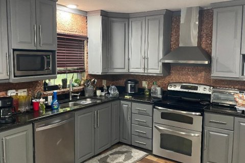 House in Port St. Lucie, Florida 3 bedrooms, 163.97 sq.m. № 2281393 - photo 8