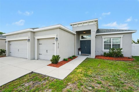 House in Zephyrhills, Florida 4 bedrooms, 215.07 sq.m. № 2102028 - photo 2