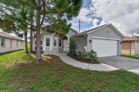 House in Port Richey, Florida 3 bedrooms, 134.15 sq.m. № 2369725