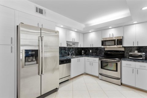Купить кондоминиум в Помпано-Бич, Флорида 3 комнаты, 150.5м2, № 2083783 - фото 5