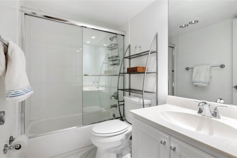 Купить кондоминиум в Помпано-Бич, Флорида 3 комнаты, 150.5м2, № 2083783 - фото 21