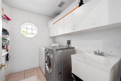 Villa ou maison à vendre à Orlando, Floride: 5 chambres, 368.36 m2 № 2108214 - photo 16