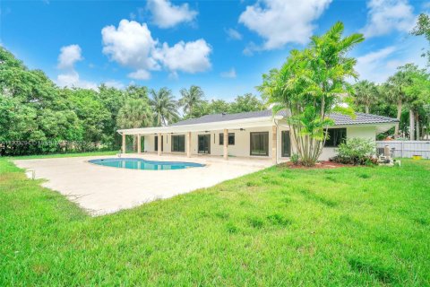 Снять в аренду виллу или дом в Бока-Ратон, Флорида 4 спальни, 233м2, № 1955651 - фото 1