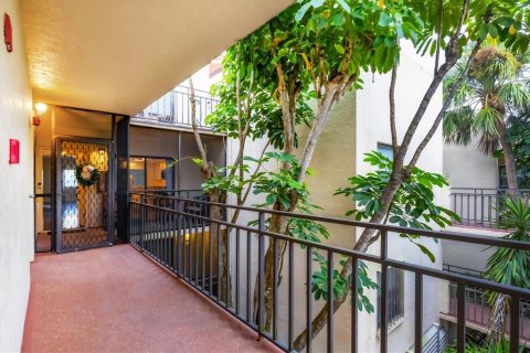 Condo in Bradenton, Florida, 3 bedrooms  № 1914169 - photo 8