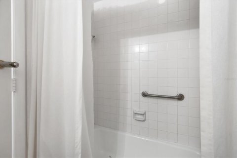 Condo in Bradenton, Florida, 3 bedrooms  № 1914169 - photo 24