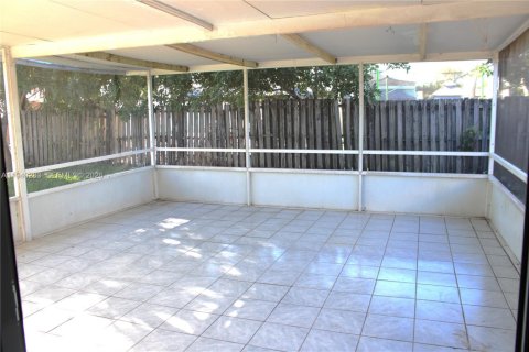 Villa ou maison à vendre à Fort Lauderdale, Floride: 5 chambres, 171.87 m2 № 1998402 - photo 14