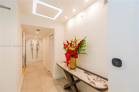 Condo in Sunny Isles Beach, Florida, 3 bedrooms  № 2010127 - photo 17