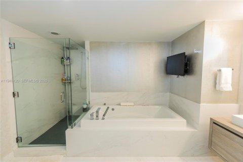 Condo in Sunny Isles Beach, Florida, 3 bedrooms  № 2010127 - photo 23
