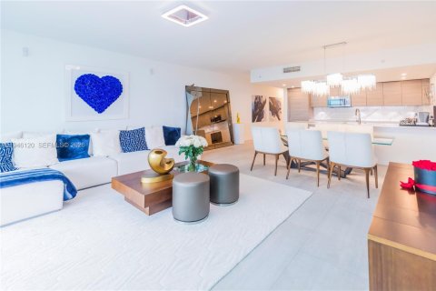 Condo in Sunny Isles Beach, Florida, 3 bedrooms  № 2010127 - photo 12