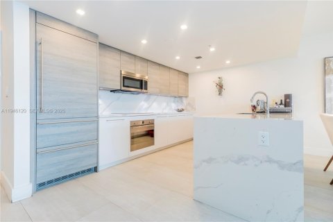 Condo in Sunny Isles Beach, Florida, 3 bedrooms  № 2010127 - photo 14