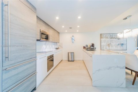 Condo in Sunny Isles Beach, Florida, 3 bedrooms  № 2010127 - photo 15