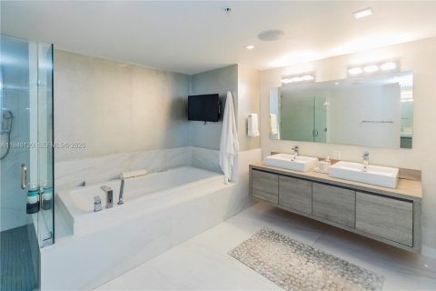Condo in Sunny Isles Beach, Florida, 3 bedrooms  № 2010127 - photo 28