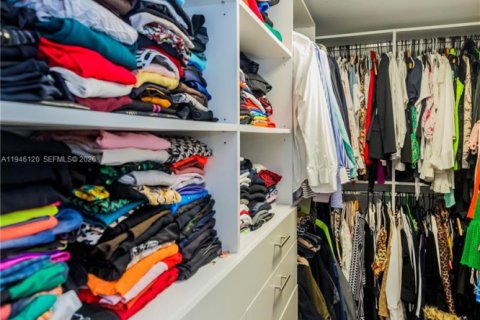 Condo in Sunny Isles Beach, Florida, 3 bedrooms  № 2010127 - photo 30