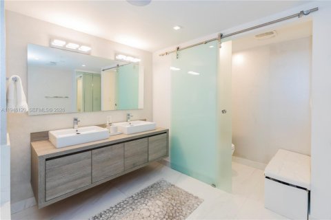 Condo in Sunny Isles Beach, Florida, 3 bedrooms  № 2010127 - photo 26