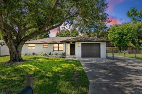 House in Sarasota, Florida 3 bedrooms, 146.79 sq.m. № 2302882