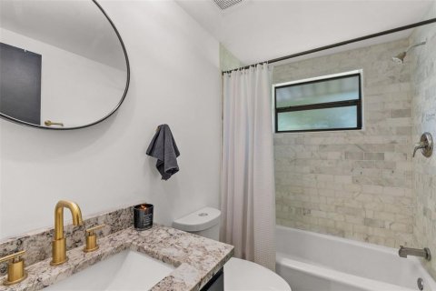 Villa ou maison à vendre à Sarasota, Floride: 3 chambres, 146.79 m2 № 2302882 - photo 15