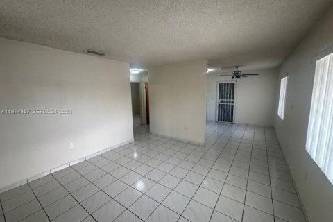 Снять в аренду виллу или дом в Майами, Флорида 2 спальни, 238.94м2, № 2041340 - фото 3