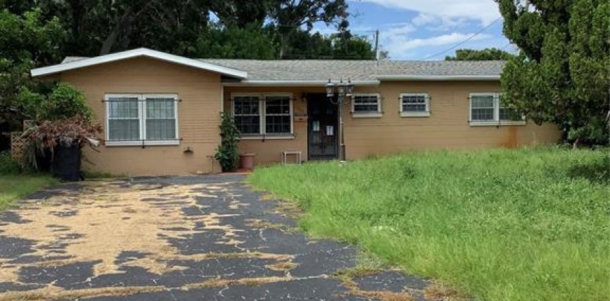 House in Saint Petersburg, Florida 3 bedrooms, 115.01 sq.m. № 1300728