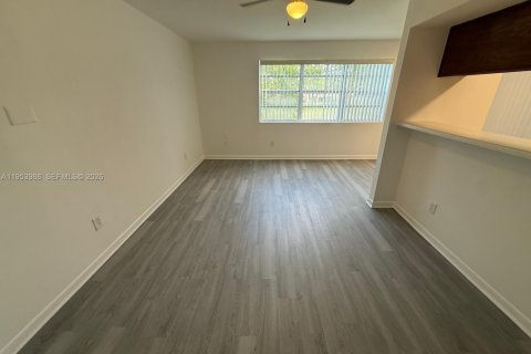 Copropriété à louer à Miami, Floride: 2 chambres, 94.67 m2 № 2153301 - photo 3