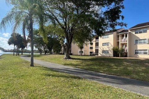 Copropriété à louer à Miami, Floride: 2 chambres, 94.67 m2 № 2153301 - photo 22