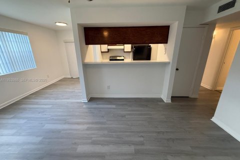 Copropriété à louer à Miami, Floride: 2 chambres, 94.67 m2 № 2153301 - photo 2
