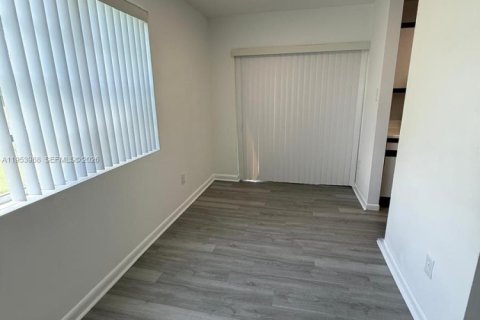 Copropriété à louer à Miami, Floride: 2 chambres, 94.67 m2 № 2153301 - photo 4