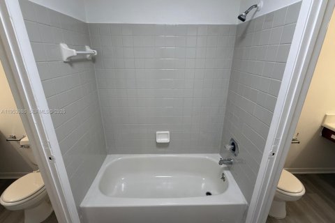 Copropriété à louer à Miami, Floride: 2 chambres, 94.67 m2 № 2153301 - photo 15