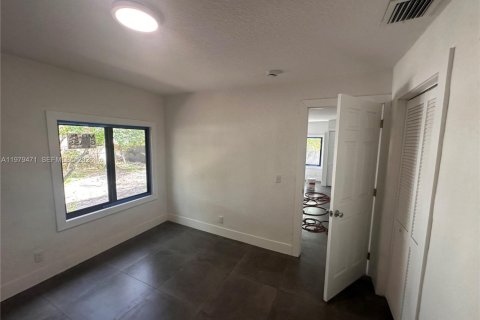 House in Miami, Florida 2 bedrooms, 80.45 sq.m. № 2044052 - photo 14