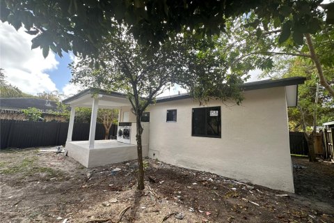 House in Miami, Florida 2 bedrooms, 80.45 sq.m. № 2044052 - photo 18